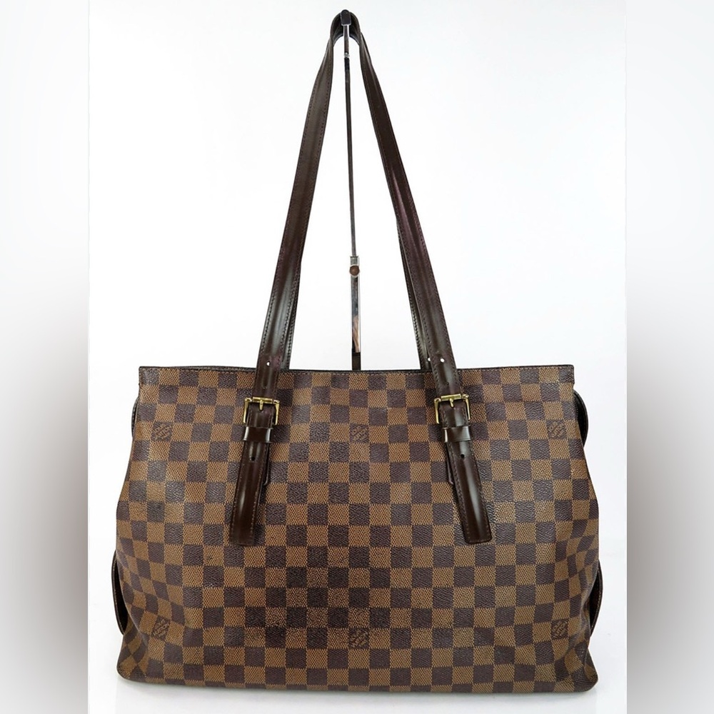 Authentic LV purse large. Good condition. Serial number is SO898.